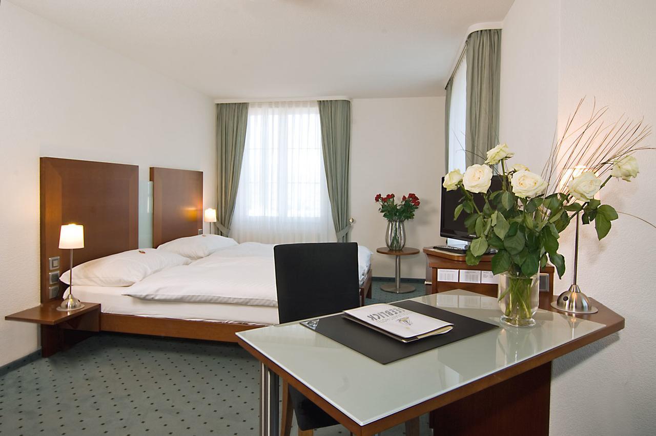 Restaurant-Hotel Seeblick Morigen エクステリア 写真